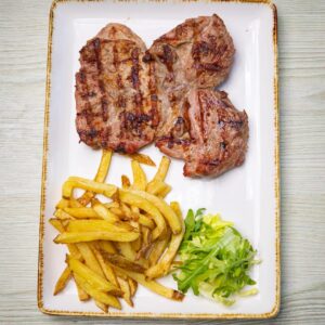 Ceafa de porc la gratar și cartofi naturali prajiti/300gr/200gr