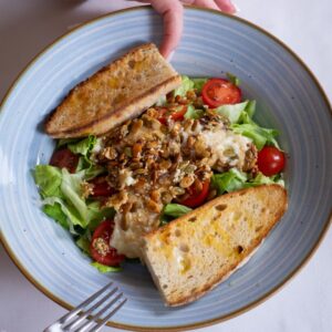 Salata Mediteraneana si paine prajita/300gr Salata Mediteraneana si paine prajita/300gr
