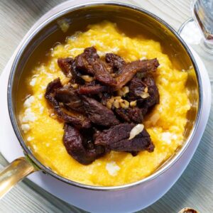 Pastrama de oaie la tigaie cu mamaliga și burduf/300gr/250gr