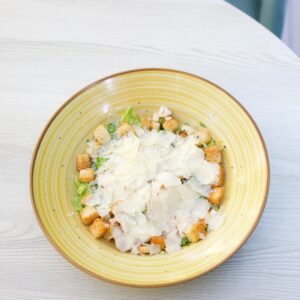 Salata Caesar si crutoane/400gr