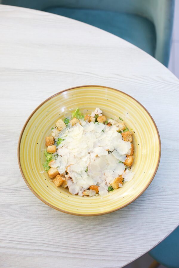 Salata Caesar si crutoane/400gr