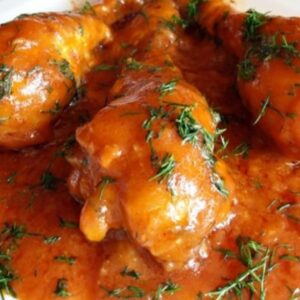 Ostropel cu ciocanele de pui si piure de cartofi