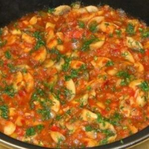 Tocanita de ciuperci cu mamaliguta