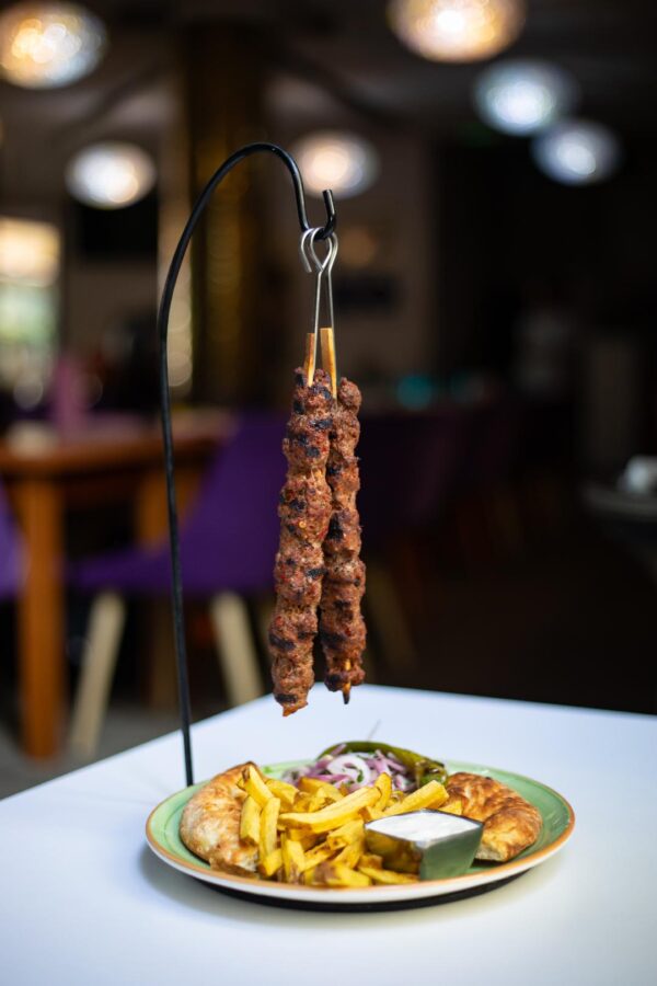 KEBAB CU CARTOFI NATURALI PRAJITI ,SOS MAROCAN PICANT SI FOCACCIA...300gr/200gr