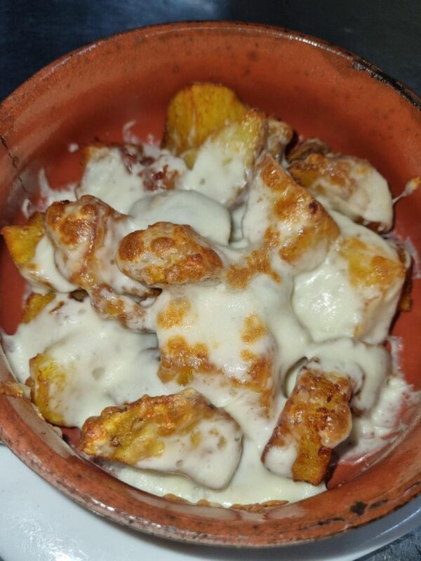 CARTOFI GRATINATI CU MOZARELLA
